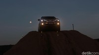 Nissan Terra memiliki tenaga paling besar di antara kompetitornya. Tenaga Terra diklaim mencapai 190 PS. Foto: Dina Rayanti