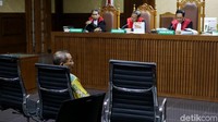 Awalnya, Aditya menjanjikan memberi SGD 50 ribu ke Sudiwardono. Namun, Sudiwardono menolak dan meminta SGD 100 ribu dengan alasan uang itu bakal dibagi ke anggota majelis hakim lain yang menangani perkara Marlina.