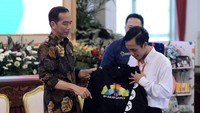 Sebelumnya Bona memang pernah diundang ke Istana pada 13 April 2018 lalu. Namun Bona tak bertemu Jokowi secara langsung. Kini, Bona akhirnya bertemu Jokowi.