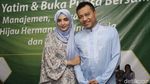 Keluarga Asix saat Buka Bersama dengan Yatim Piatu