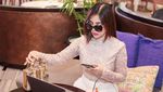 Intip 10 Gaya Glamor Bella Shofie yang Sering Bersantap Mewah