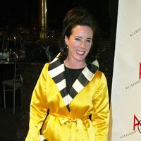 Dengan ‘kekuatan’ karyanya itu Kate Spade pun menorehkan sukses. Bisnisnya yang awalnya hanya menjual tas berkembang hingga merilis busana, perhiasan, sepatu, kacamata, wewangian, dan produk bayi. Foto: Dok. Getty Images