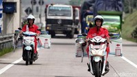 Armada sepeda motor tersebut tak hanya melayani pemudik yang lewat jalan tol, tapi juga pemudik yang lewat jalan non tol.