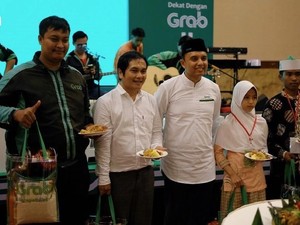 Grab Bagi-bagi Bingkisan Hari Raya ke Mitra Pengemudi & Yatim Piatu