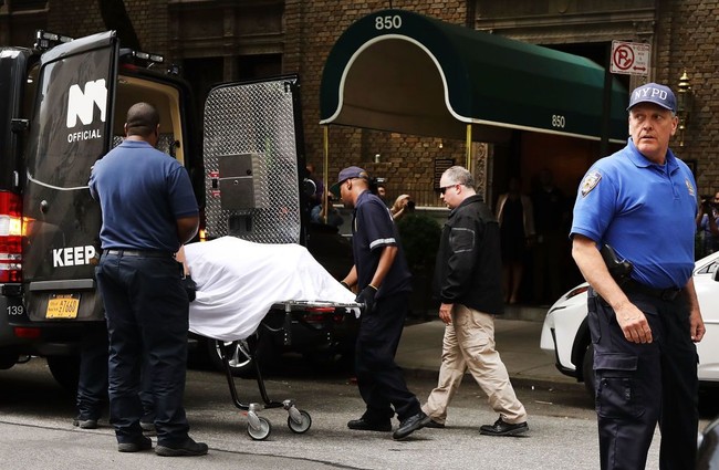 Kabarnya, Kepolisian New York (NYPD) menemukan sebuah surat dari Kate Spade di TKP. Namun, belum diketahui isi suratnya. Saat ini, NYDP masih melakukan investigasi lebih lanjut. Foto: Dok. Getty Images