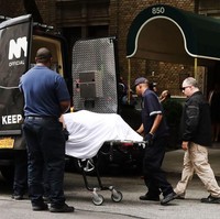 Kabarnya, Kepolisian New York (NYPD) menemukan sebuah surat dari Kate Spade di TKP. Namun, belum diketahui isi suratnya. Saat ini, NYDP masih melakukan investigasi lebih lanjut. Foto: Dok. Getty Images