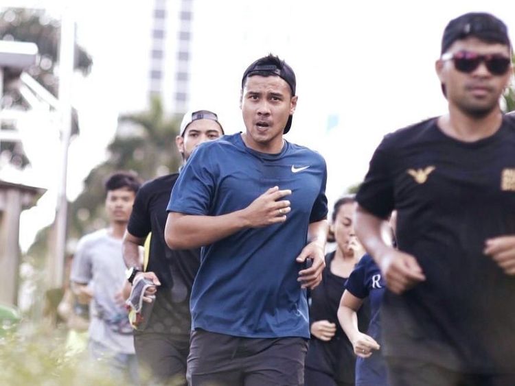 Suka Banget Lari! Ini Aksi Keren Calon Hot Papa Chicco Jerikho