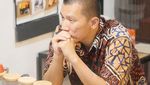 Intip Gaya Ngopi Ustaz Felix Siauw Bareng Istri dan Temannya di Sini