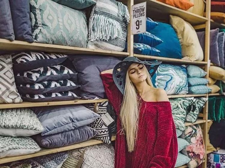 Ketika Toko Perkakas Jadi Lokasi Pemotretan Foto Kece