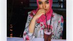 Saat Makan Salmafina, Putri Pengacara Sunan Kalijaga Tetap Berpose Cantik