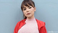Dinar Candy saat ditemui di kawasan Trans TV, Kapten Tendean, Jakarta Selatan pada Kamis (7/6). Pool/Noel/detikFoto.