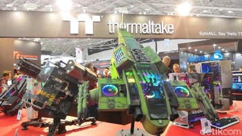 Thermaltake memboyong hasil karya juara modifikasi PC dari Thailand. (Foto: detIkINET/Muhamad Reza Sulaiman)