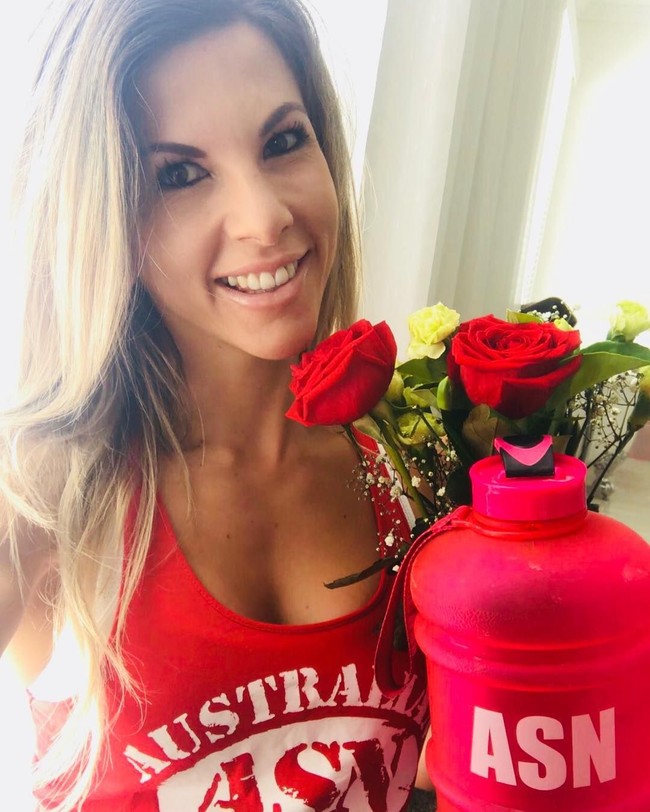 Aku berkompetisi dalam kompetisi bikini, bukan hanya untuk menginspirasi ibu lain tapi juga menunjukkan pada anak-anak perempuanku bahwa mungkin menjadi seorang ibu yang mengejar mimpi, terlihat cantik, dan sehat, tambahnya. Foto: Instagram Tenille Duncan