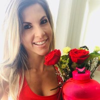 Aku berkompetisi dalam kompetisi bikini, bukan hanya untuk menginspirasi ibu lain tapi juga menunjukkan pada anak-anak perempuanku bahwa mungkin menjadi seorang ibu yang mengejar mimpi, terlihat cantik, dan sehat, tambahnya. Foto: Instagram Tenille Duncan