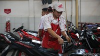 Pemeriksaan lainnya yang berkaitan dengan keamanan para pemudik juga harus dilakukan oleh mekanik agar tidak hanya selamat sampai tujuan tetapi para pemudik juga nyaman selama berkendara di jalanan.