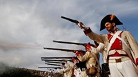 Perang tidak dapat dihindari. Malta yang pada saat itu diperintah oleh Knight of St. John, sebuah orde tua yang bersifat feodal dan berpengaruh dilemahkan oleh menipisnya sebagian besar pendapatan mereka selama Revolusi Perancis. Bonaparte segera memerintahkan armadanya untuk memborbardir Valletta dan kekalahan harus diterima oleh para penduduk Malta karena kurang siap menghadapi pasukan militer Perancis. Darrin Zamit Lupi/Reuters.