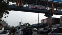 Polisi masih menyelidiki identitas orang yang memasang spanduk PKS-Khilafah Islamiyah di sejumlah jembatan penyeberangan antara lain di Bekasi dan Tangerang Selatan. Polri juga bekerja sama dengan Satpol PP wilayah terkait. (Foto: dok. Istimewa)