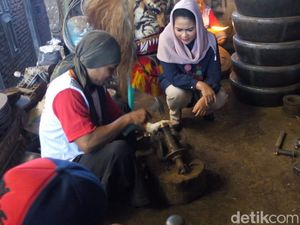 Dukung UMKM, Puti Janji Berdayakan Perajin Gamelan Ponorogo