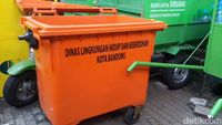 Tong sampah di Bandung buatan China