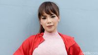 Jadi DJ Paling Seksi di Dunia, Dinar Candy Bahagia