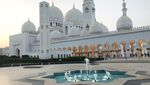Foto: Masjid Cantik, Swarovski dan Karpet Terbesar Dunia