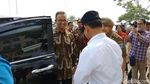 Suasana Penyegelan Bangunan Pulau Reklamasi D yang Dipimpin Anies