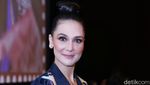 Lucunya Anak Sandra Dewi hingga Pesona Pacar Valentino Rossi