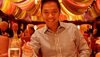 Sayaaaaang, kata Sheza yang menikmati makan malam romantis bersama Surya di Las Vegas. Wah, jalan-jalan terus ya! Foto: Instagram shezaidris