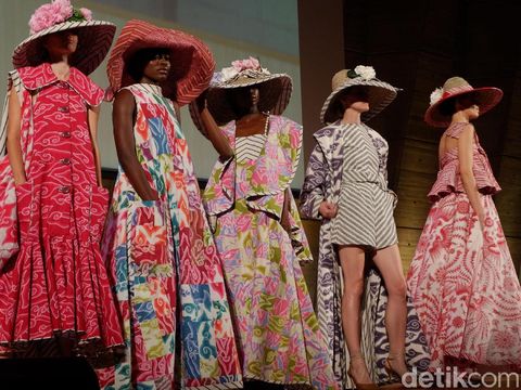 Pameran Batik fo the World Disambut Meriah di Paris, Didatangi Ribuan Orang