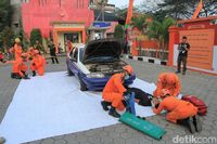 Jurus Tim SAR Selamatkan Korban Lakalantas di Jalur Mudik Jabar