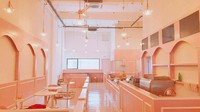 Di Selangor, Malaysia, La Fleur Cafe menarik perhatian pencinta unicorn. Kafe di Sunway Geo Avenue ini menghadirkan interior pink dan dessert cantik bertema unicorn. Foto: Istimewa