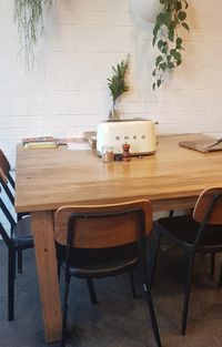 Waduh! Restoran Ini Biarkan Pengunjung Panggang Roti Sendiri
