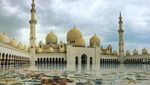Foto: Masjid Cantik, Swarovski dan Karpet Terbesar Dunia