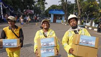 Pada Ramadan 1439 H tahun ini, Pelindo III Group juga membagikan hingga sekitar 70 ribu paket sembako. Istimewa/Dok. PT. Pelindo III.