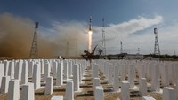 Peluncuran Roket Soyuz MS-09 (Shamil Zhumatov/Reuters)
