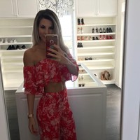 Terlihat cantik dan tubuh seksi, Tennille sebenarnya bukan ibu yang banyak waktu untuk mengurus penampilan. Apalagi ia melakukan pekerjaan rumah sendiri tanpa bantuan. Foto: Instagram Tenille Duncan