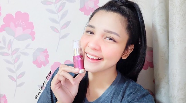 Menda juga kerap menjadi model endorse produk berbagai produk kosmetik Foto: Instagram @mendasuci