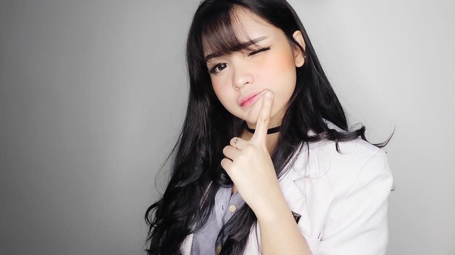 Mendasuci kerap mengunggah video tutorial makeup di Instagramnya. Foto: Instagram @mendasuci