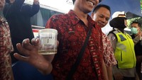 Pemeriksaan akan terus dilakukan secara intensif jelang lebaran ini. Sopir yang positif narkoba terancam tidak dapat beroperasi. (Foto: Isal Mawardi-detikcom)