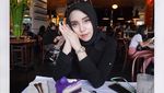 Saat Makan Salmafina, Putri Pengacara Sunan Kalijaga Tetap Berpose Cantik