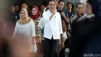 Jokowi tiba di terminal baru Bandara Internasional Ahmad Yani, Kamis (7/6/2018) dan menyapa masyarakat yang hadir disana.