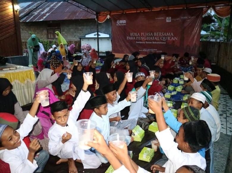 Keceriaan Para Penghafal Quran dari Timur Indonesia saat Berbuka Keceriaan Para Penghafal Quran dari Timur Indonesia saat Berbuka