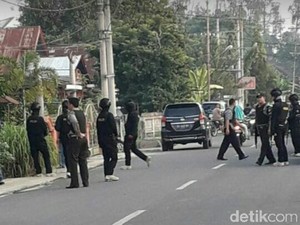 Polisi Temukan Busur dan Anak Panah di Rumah Teroris Jambi