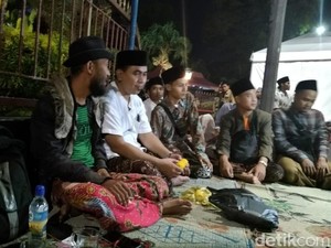 Ketemu Warga, Gus Yasin Ngobrol Santai di Alun-alun Kudus