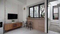 Rumah ini mulai ditempati pada tahun 2000 oleh sepasang suami isteri. Pemilik membeli rumah dengan luas 36 m2 di atas lahan seluas 968 m2. Inhabitat/Istimewa.