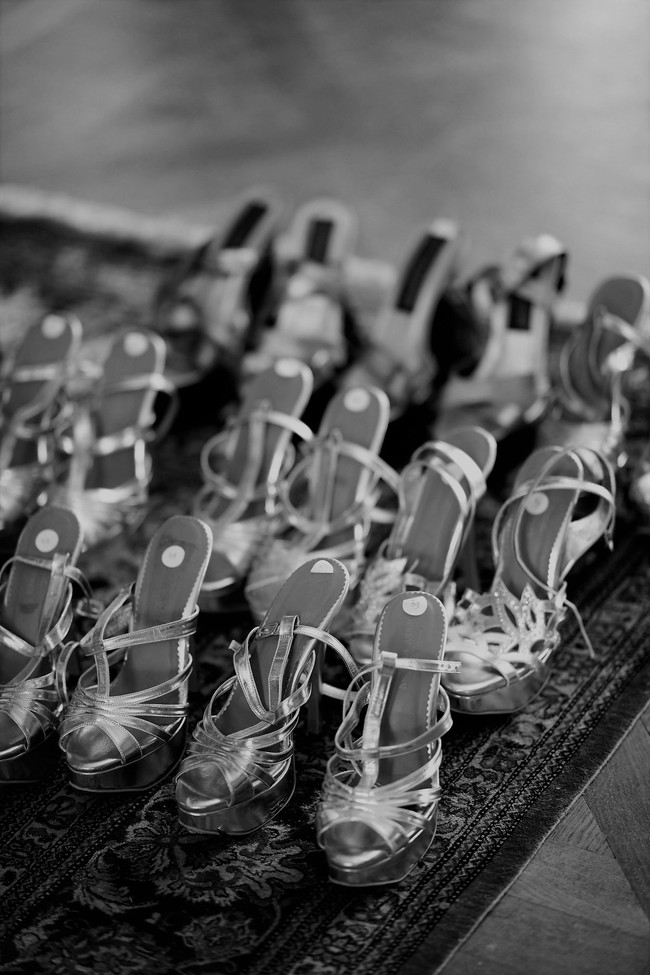 Deretan heels untuk menemani rancangan para desainer. Fashion show ‘Batik for the World’ berlangsung di markas UNESCO, Paris, Prancis, Rabu (6/6/2018). Sementara pameran akan digelar sampai 12 Juni. Foto: Instagram Rio Motret