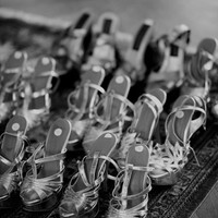 Deretan heels untuk menemani rancangan para desainer. Fashion show ‘Batik for the World’ berlangsung di markas UNESCO, Paris, Prancis, Rabu (6/6/2018). Sementara pameran akan digelar sampai 12 Juni. Foto: Instagram Rio Motret