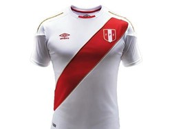 Sementara jersey Peru juga tak kalah elegan, dengan warna setrip merah terpampang di bagian depan jersey yang mayoritas berwarna putih. (Foto: internet)