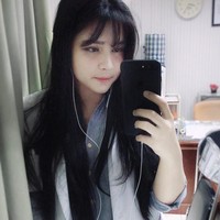 Dara cantik berusia 24 tahun ini juga sering membagikan potret memesona dirinya dan aktivitasnya bersama rekan-rekan dokter di Instagram. Foto: Instagram @mendasuci