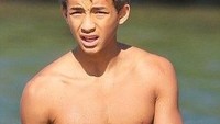 Sejak saat itu Jaden tampaknya jadi biasa berolahraga. Ia beberapa kali dipergoki baru keluar dari gym. (Foto: Internet)